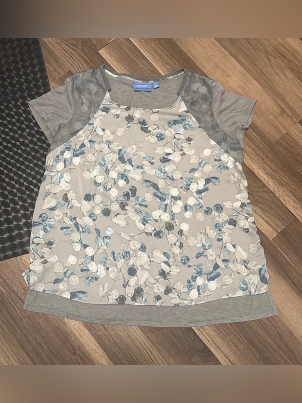 Simply Vera wang women’s short sleeve shirt size XL